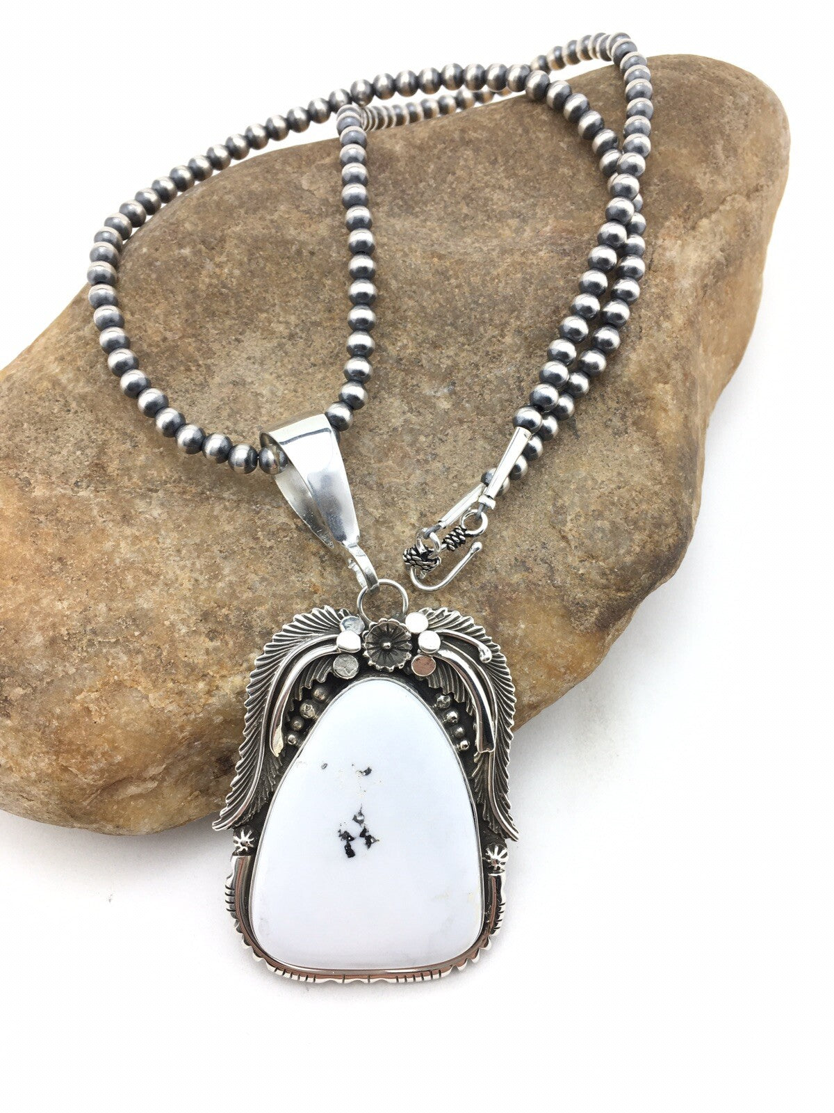 White Buffalo Turquoise Pendant Navajo Sterling Silver Beads Necklace 04529
