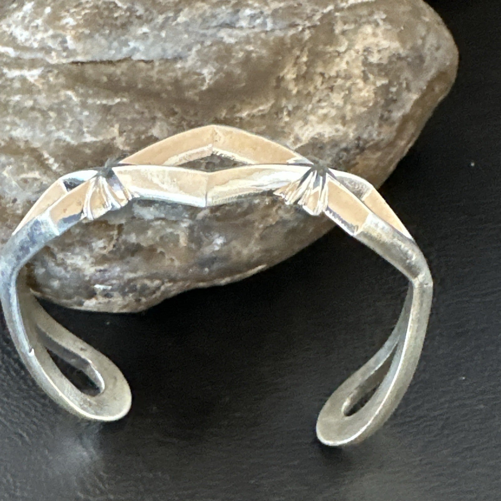 Tufa Cast Womens Navajo Sterling Silver Cuff Bracelet 19353