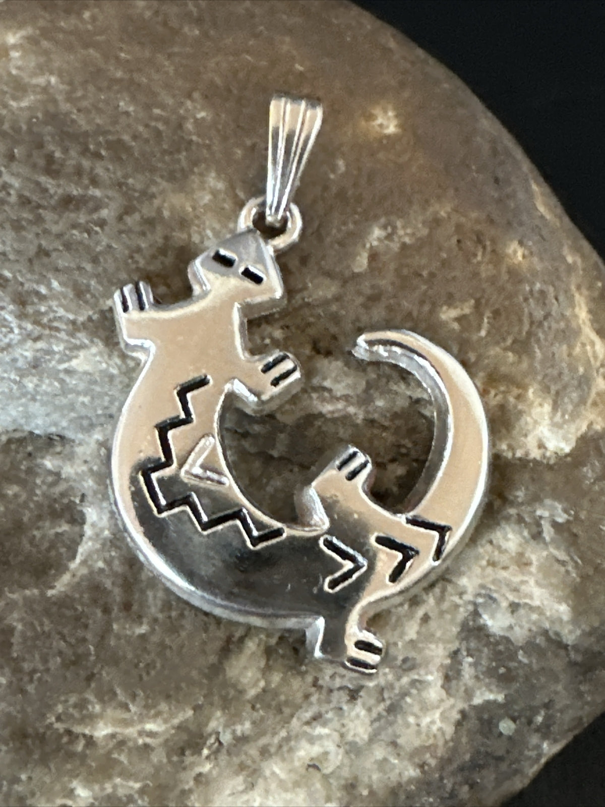 Navajo Stamped Lizard Pendant Gecko Sterling Silver 18155