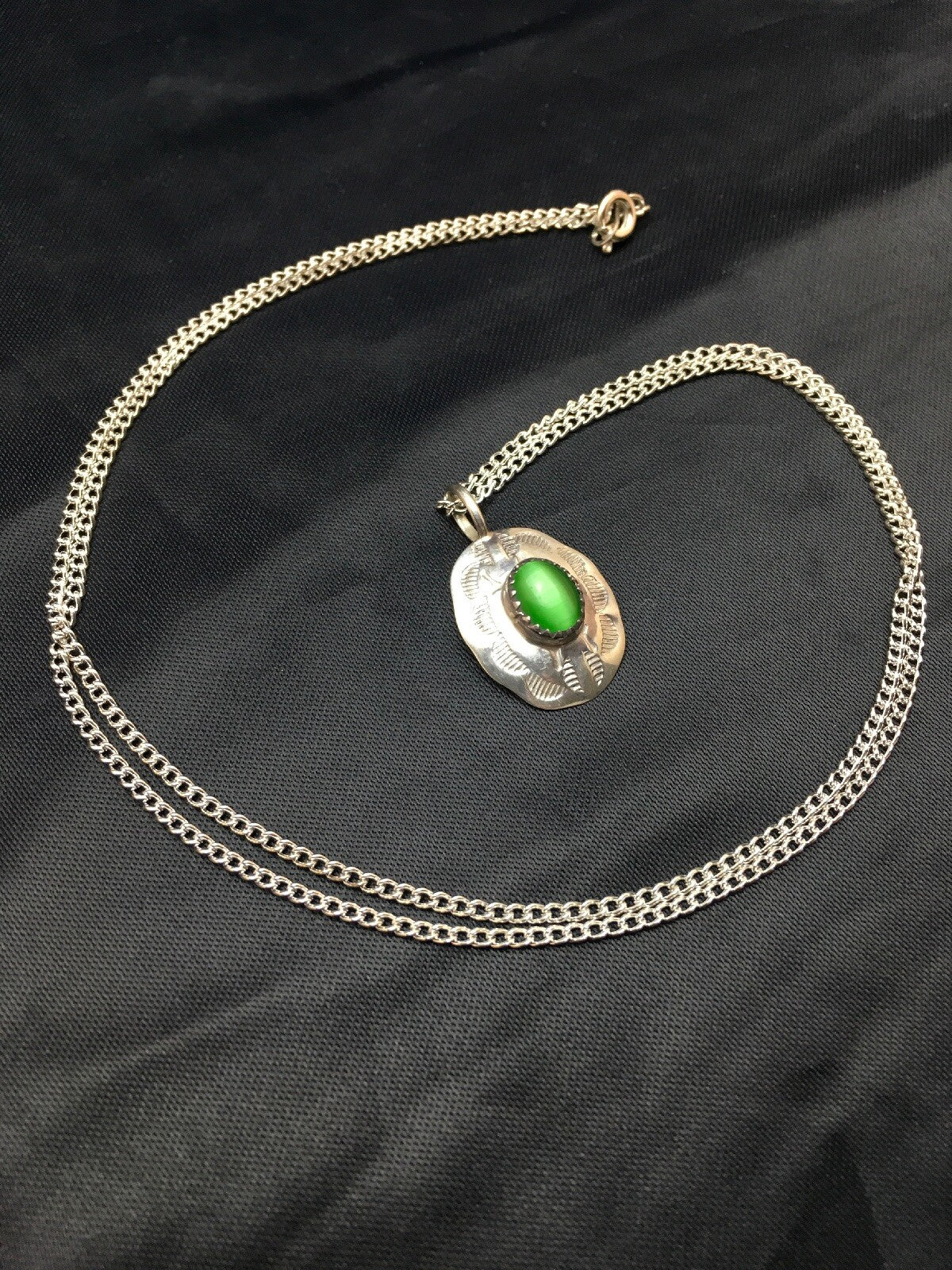 Native American Green Malachite Pendant Navajo Sterling Silver Necklace 08956