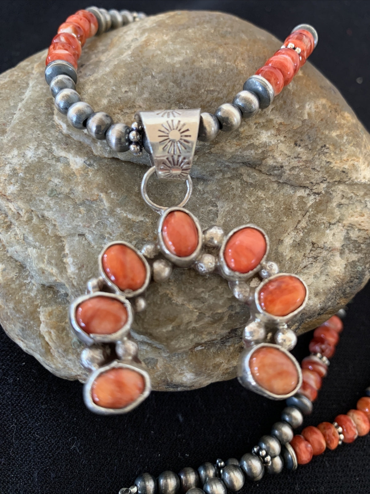 WoMens Navajo Sterling Silver Red Spiny Oyster Naja Pendant Necklace 19183