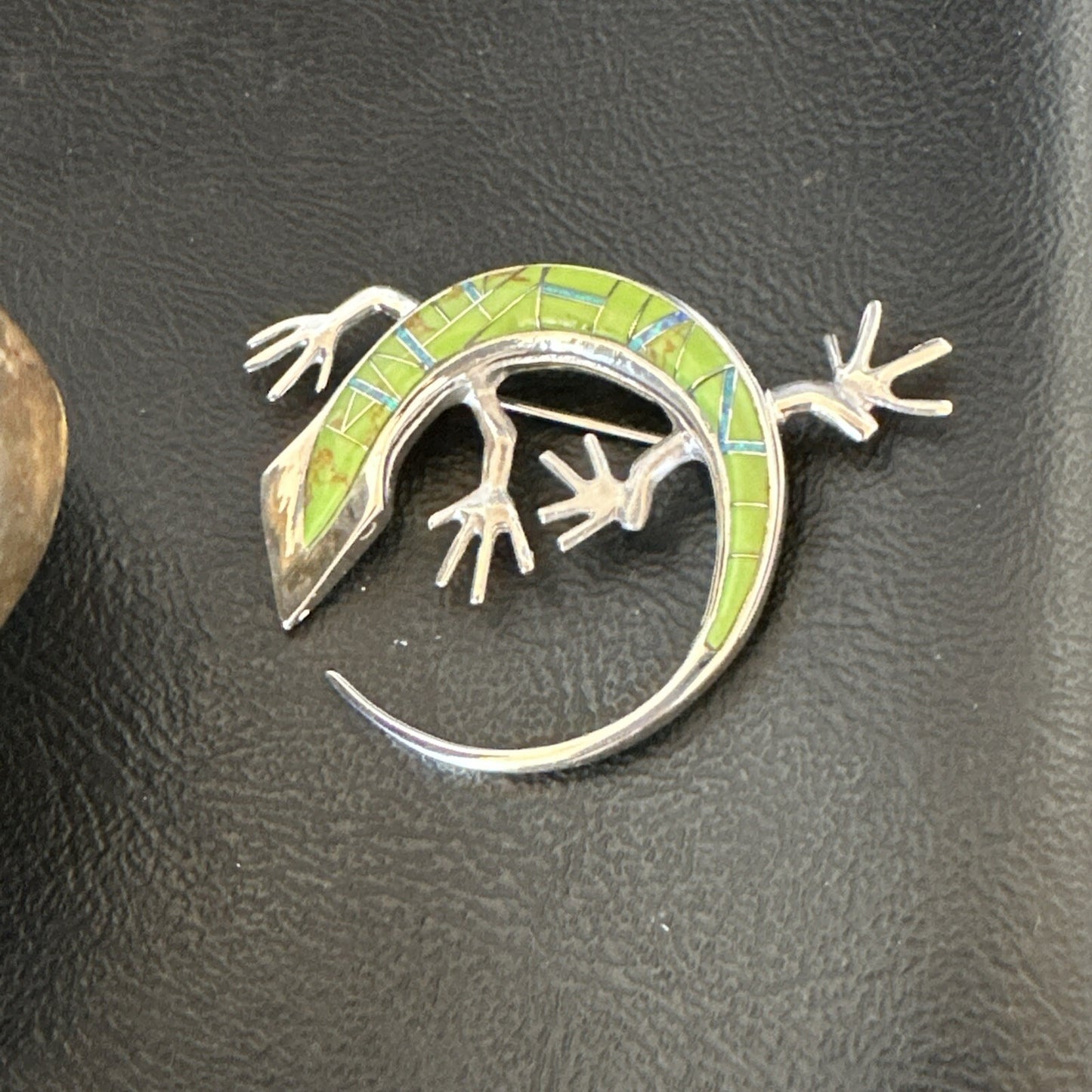 Green Gaspeite Opal Navajo Gecko Sterling Silver Inlay Lizard Pin Pendant 18598