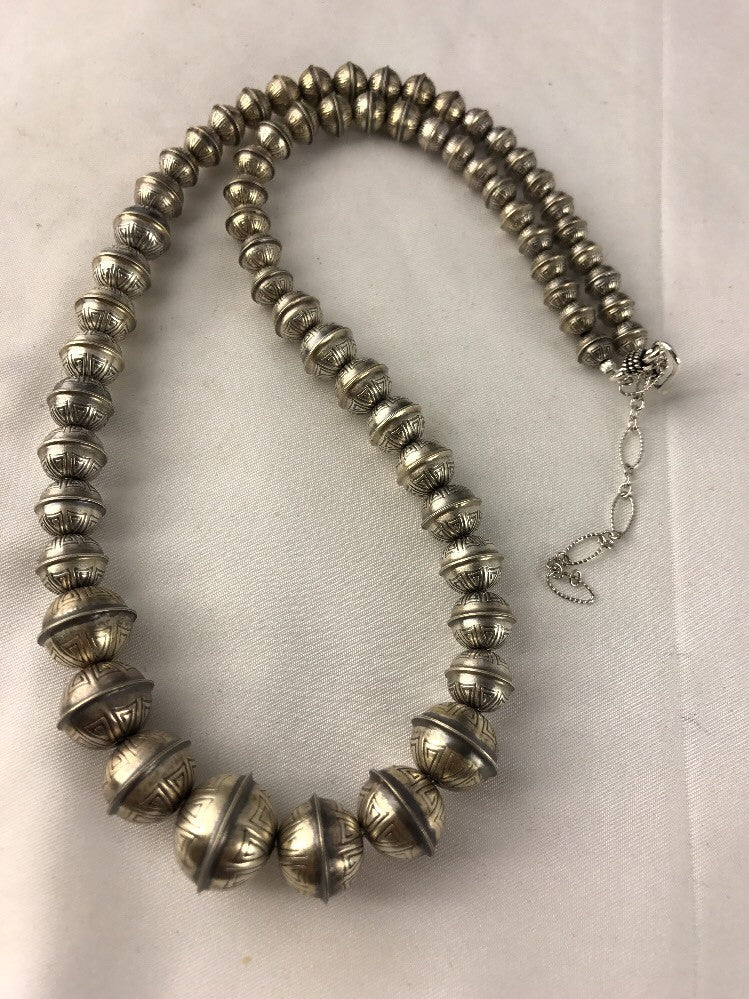 Hand Stamped Bench Navajo Pearls Graduated Sterling Silver Bead Necklace 20" 335