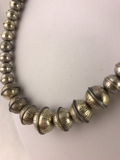 Hand Stamped Bench Navajo Pearls Graduated Sterling Silver Bead Necklace 20" 335
