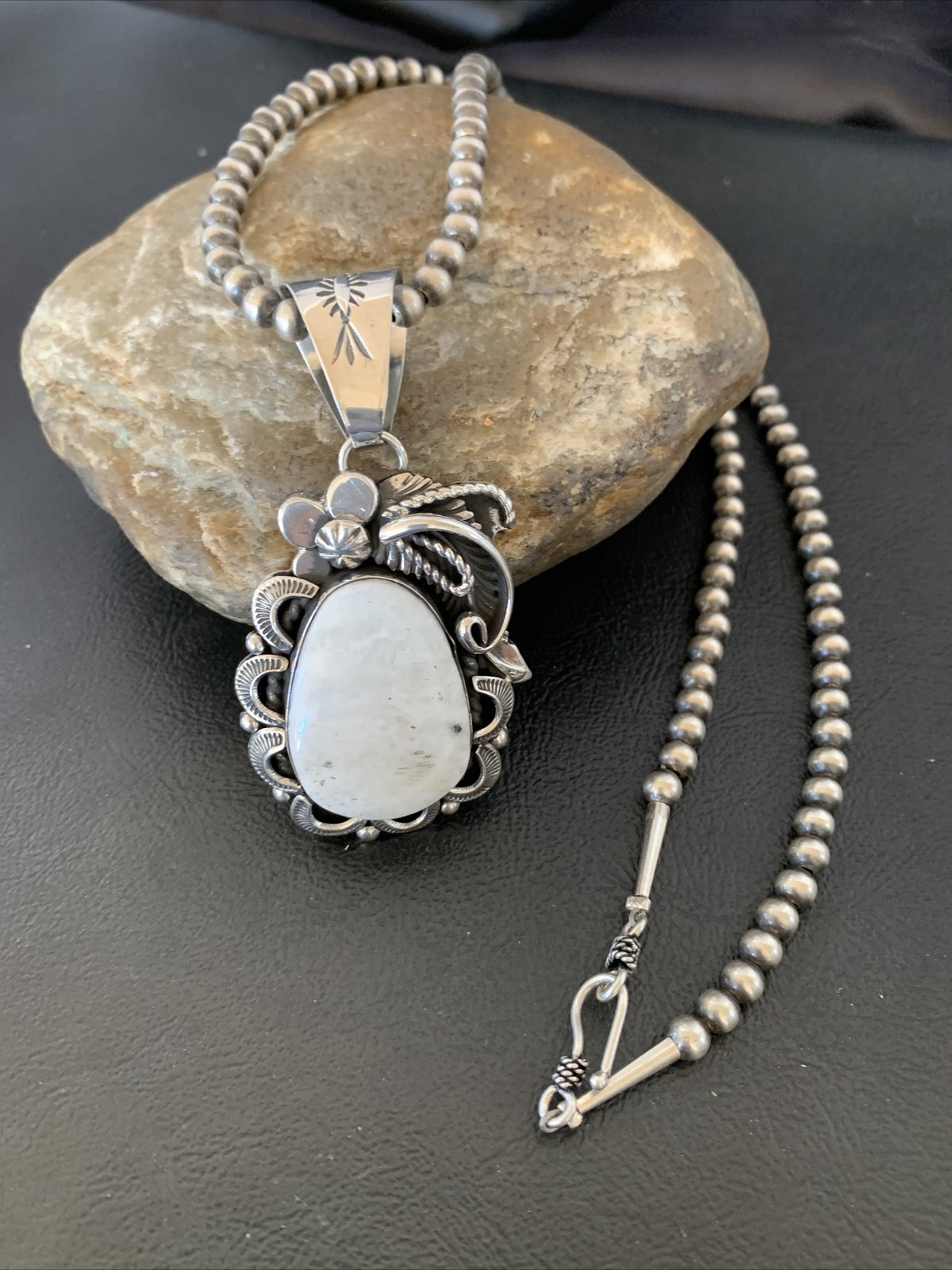 White Buffalo Turquoise Pendant Navajo Pearls Sterling Silver Necklace 10945