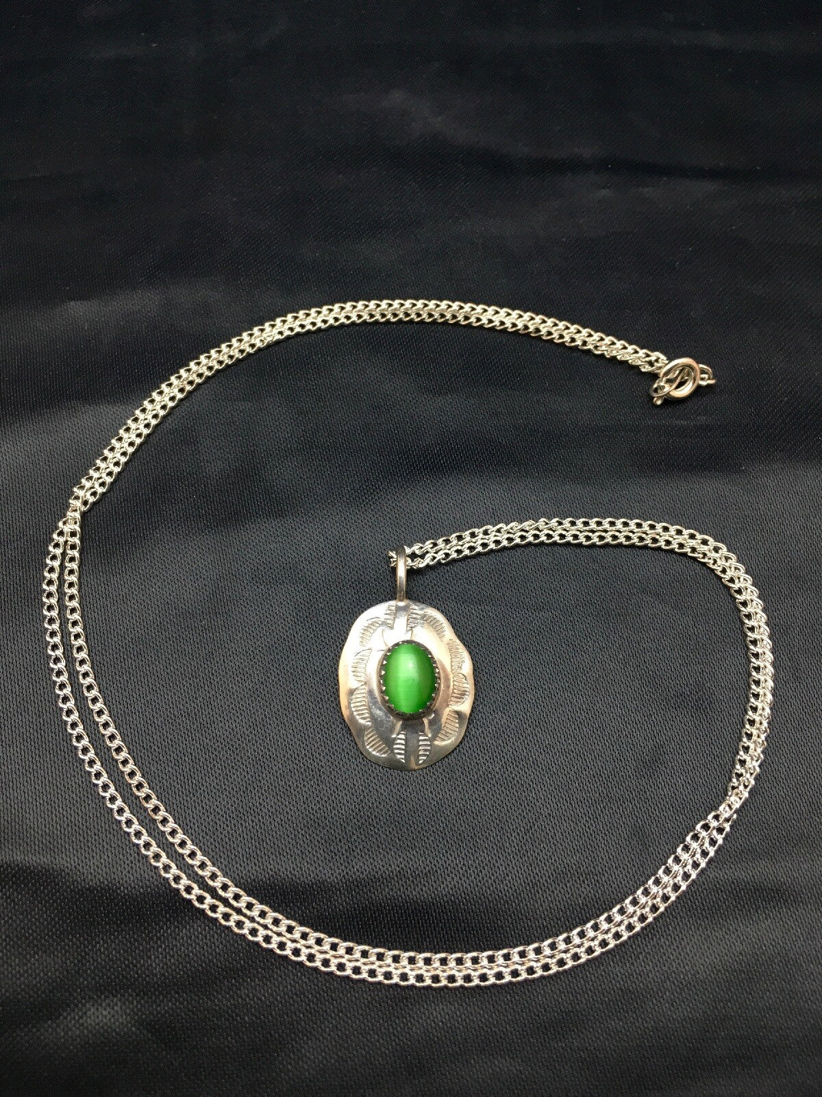 Native American Green Malachite Pendant Navajo Sterling Silver Necklace 08956