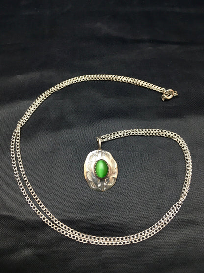 Native American Green Malachite Pendant Navajo Sterling Silver Necklace 08956