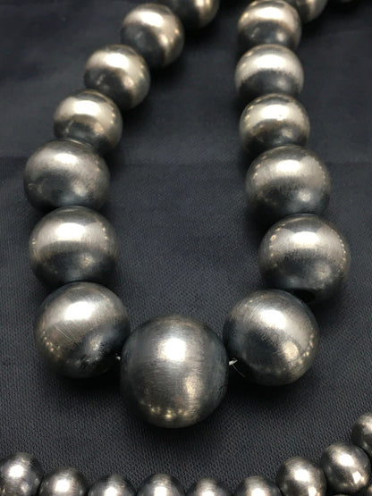 Navajo Pearls Graduated Sterling Silver Native American Bead Necklace 26” 92126