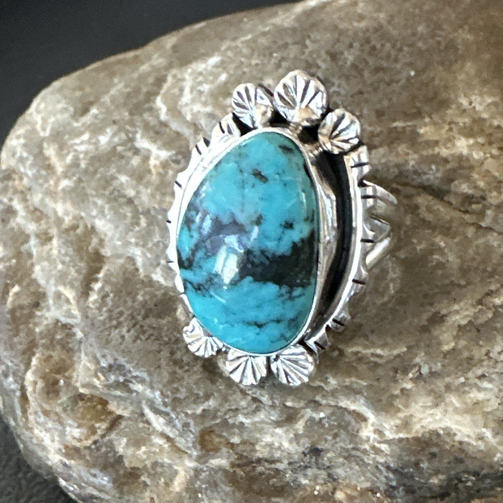 Yazzie Handmade Navajo Sterling Silver  Blue Kingman Turquoise Ring Size 8 19625