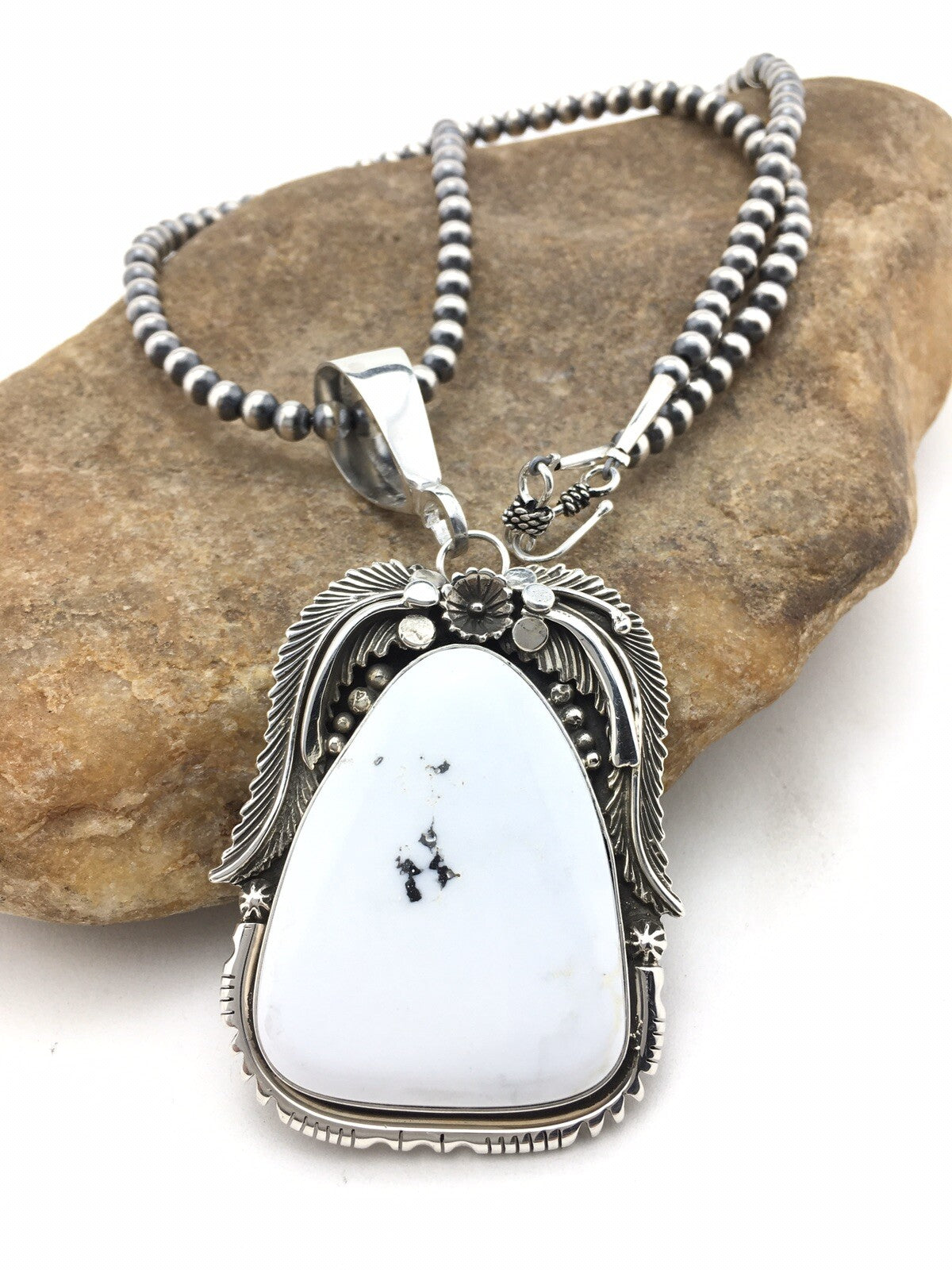 White Buffalo Turquoise Pendant Navajo Sterling Silver Beads Necklace 04529