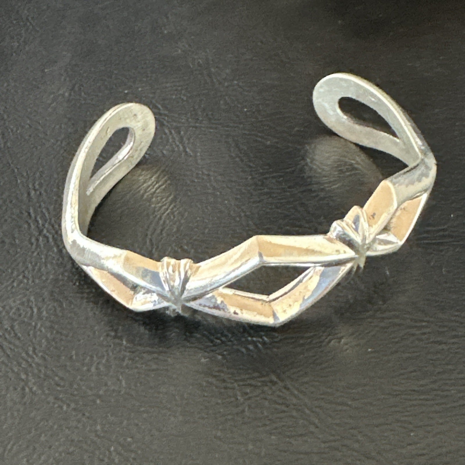 Tufa Cast Womens Navajo Sterling Silver Cuff Bracelet 19353