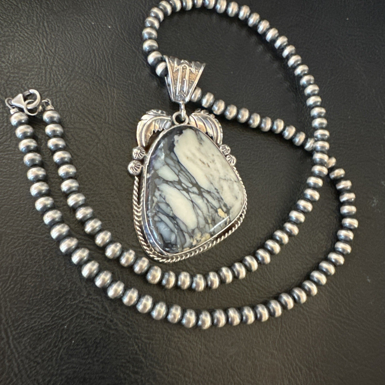 White Buffalo Turquoise Pendant Navajo Pearls Sterling Silver Necklace 19341
