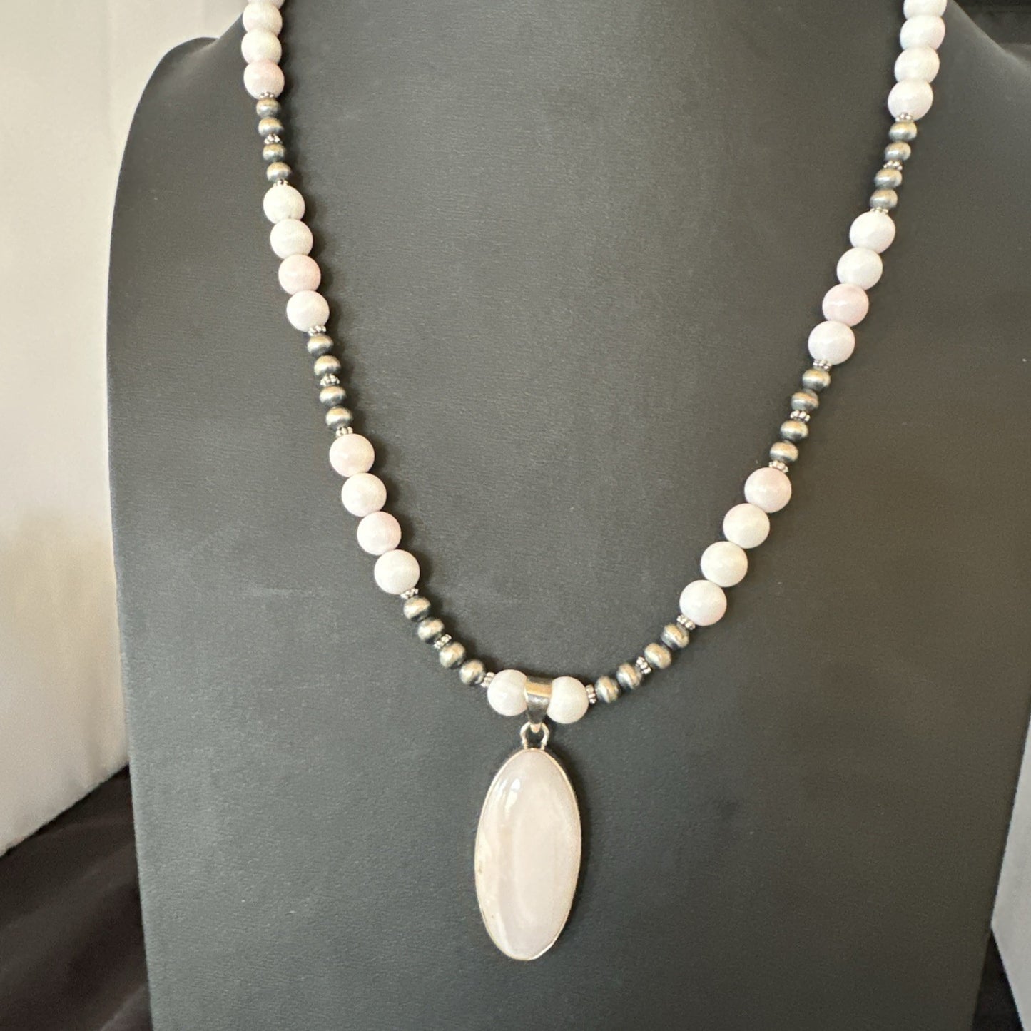 Southwestern Sterling Silver Pink Queen Conch Bead Necklace Pendant 20" 19555