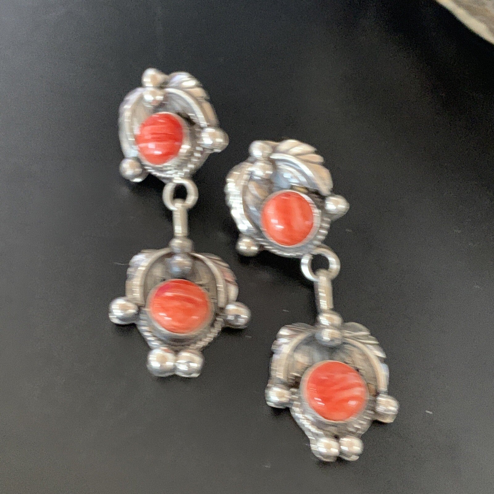 Red Spiny Oyster Southwestrn Navajo Sterling Silver Dangle Earring 02066