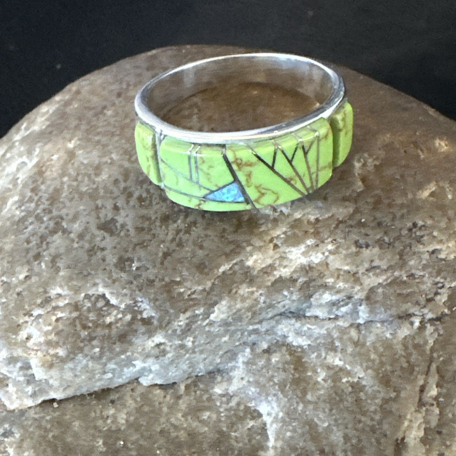 Womens Rare Green Gaspeite Sterling Silver Band Inlay Ring Size 7.5 19150