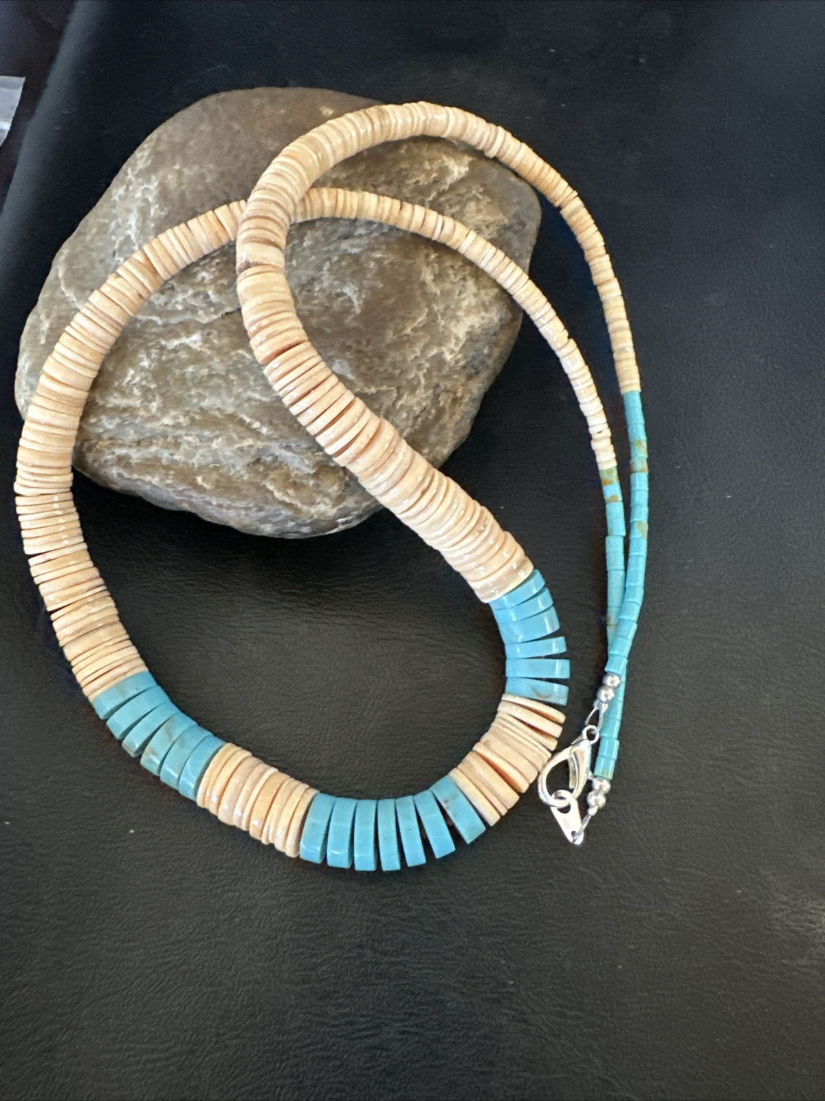 Native Santo Domingo Beige Shell Blue Turquoise 24” Necklace 17764