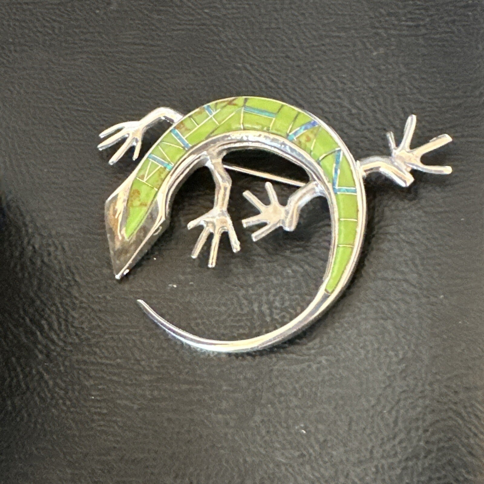 Green Gaspeite Opal Navajo Gecko Sterling Silver Inlay Lizard Pin Pendant 18598