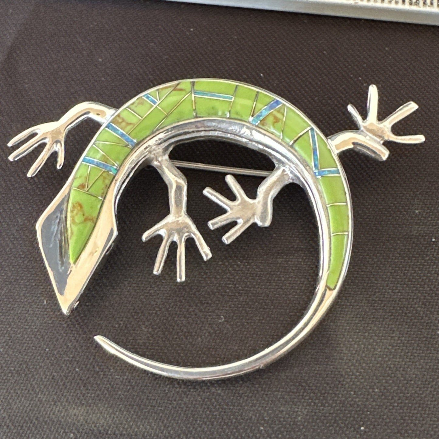 Green Gaspeite Opal Navajo Gecko Sterling Silver Inlay Lizard Pin Pendant 18598