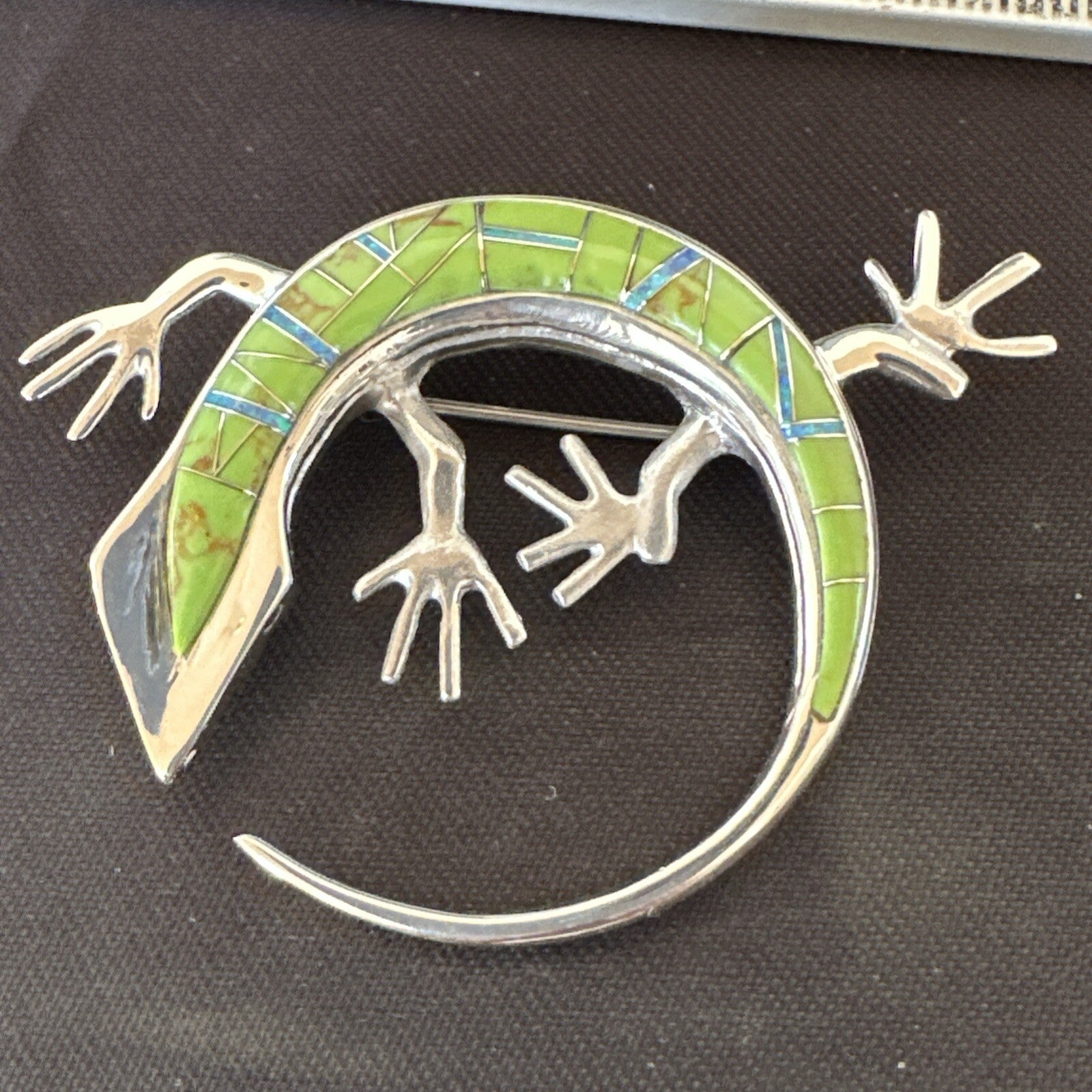 Green Gaspeite Opal Navajo Gecko Sterling Silver Inlay Lizard Pin Pendant 18598