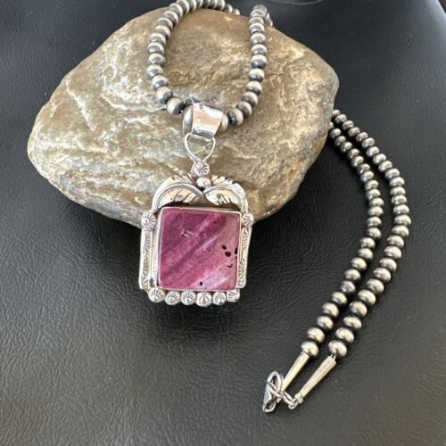 Navajo Purple Spiny Oyster Pendant Necklace | Sterling Silver | Native American Handmade | 16140