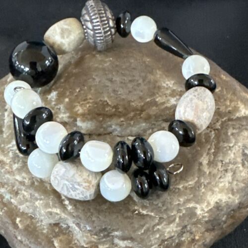 Navajo Memory Wire Bracelet | Stainless Steel | Mother of Pearl & Onyx Beads | 7" | 17620