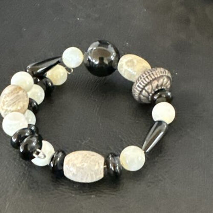 Navajo Memory Wire Bracelet | Stainless Steel | Mother of Pearl & Onyx Beads | 7" | 17620