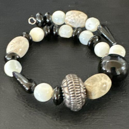 Navajo Memory Wire Bracelet | Stainless Steel | Mother of Pearl & Onyx Beads | 7" | 17620