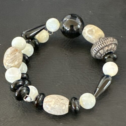 Navajo Memory Wire Bracelet | Stainless Steel | Mother of Pearl & Onyx Beads | 7" | 17620