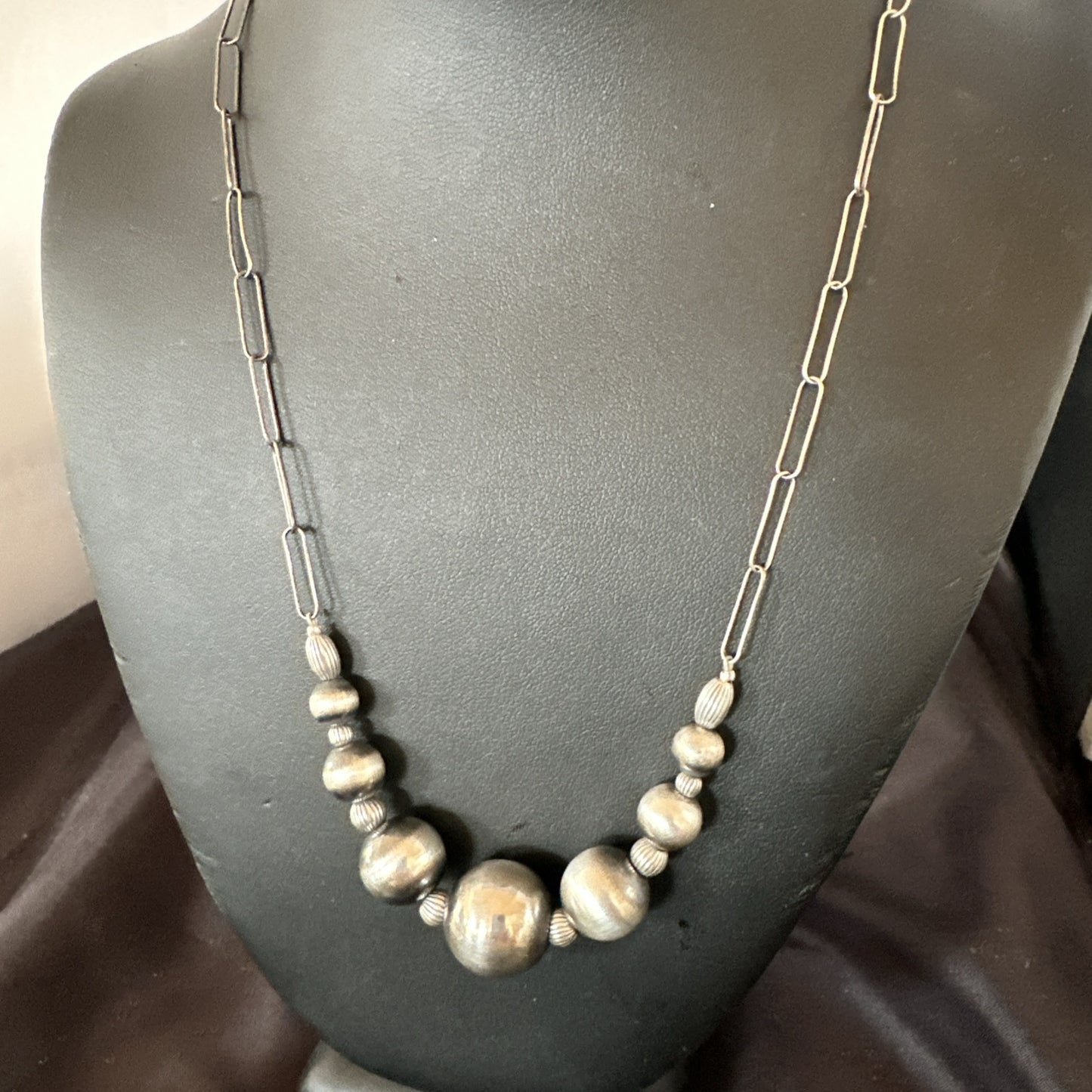 Navajo Round Bead Sterling Silver Chain Necklace Pendant 18925
