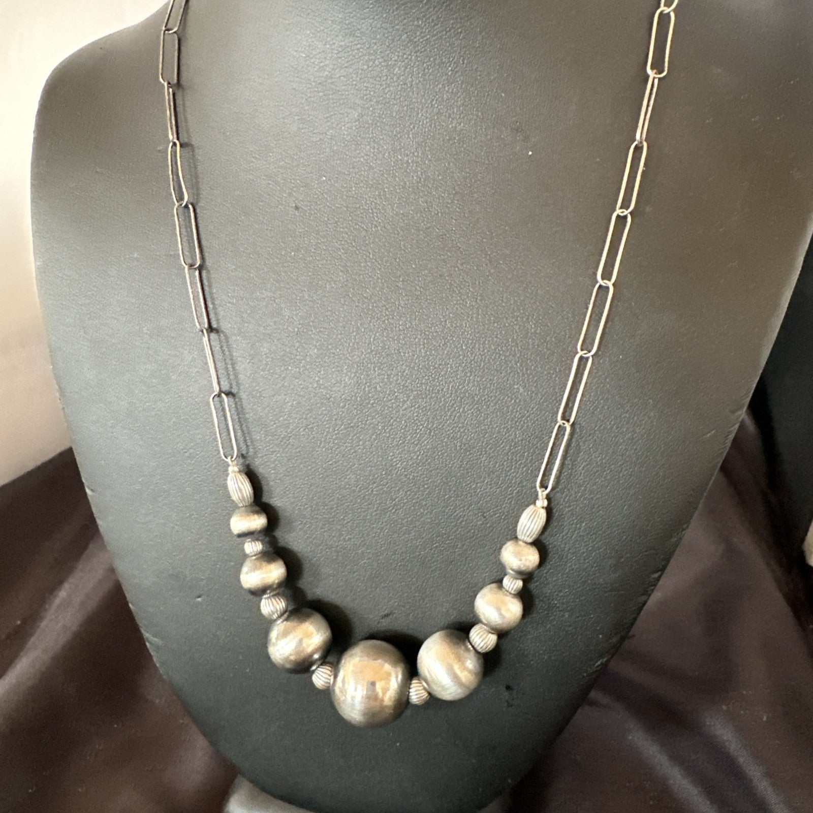 Navajo Round Bead Sterling Silver Chain Necklace Pendant 18925