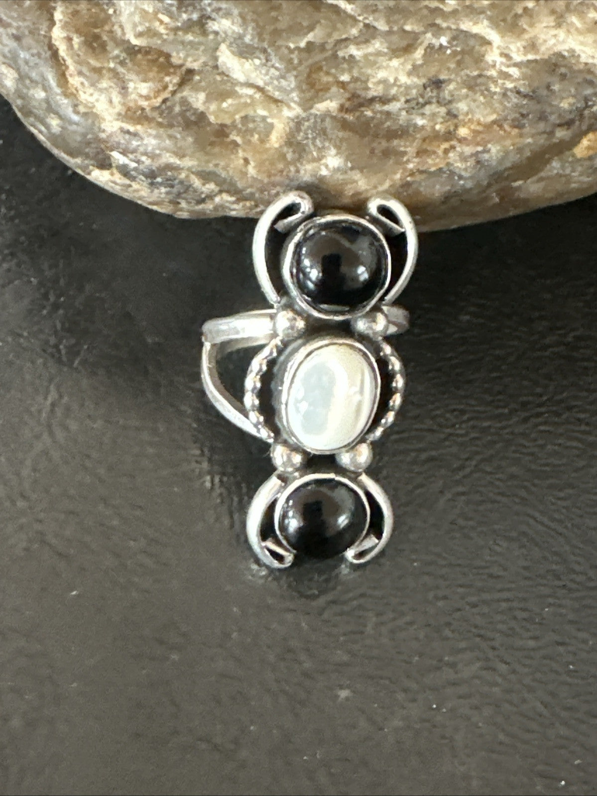 Womens Black Onyx White MOP Cluster Navajo Sterling Silver Ring Size 6 18887