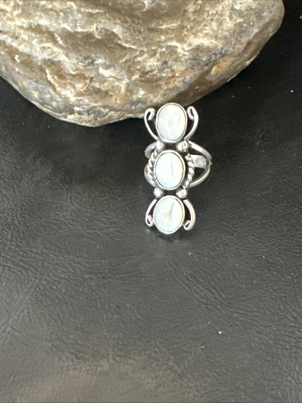 Womens White MOP Cluster Navajo Sterling Silver Ring Size 6 18888