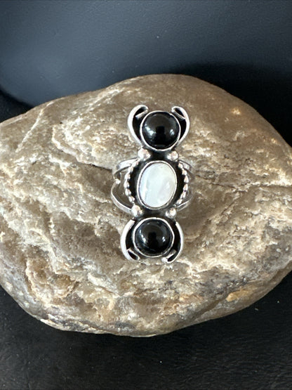 Womens Black Onyx White MOP Cluster Navajo Sterling Silver Ring Size 6 18887