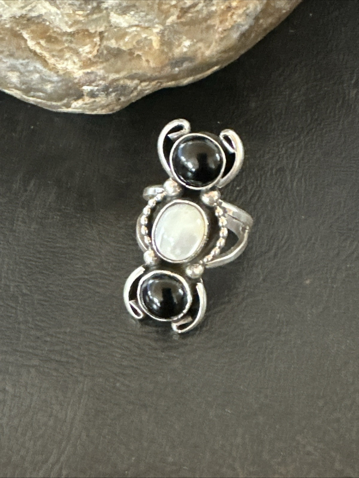 Womens Black Onyx White MOP Cluster Navajo Sterling Silver Ring Size 6 18887