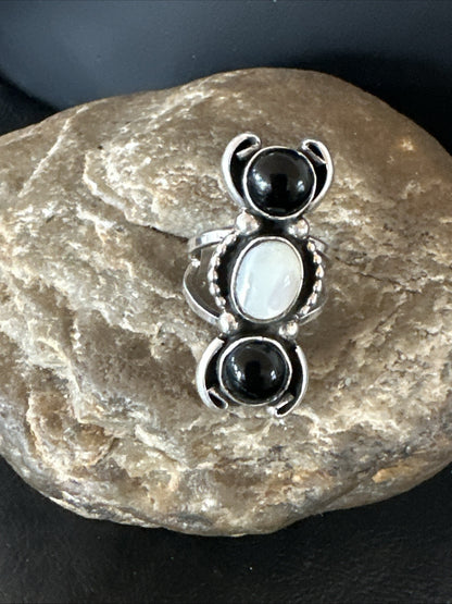 Womens Black Onyx White MOP Cluster Navajo Sterling Silver Ring Size 6 18887