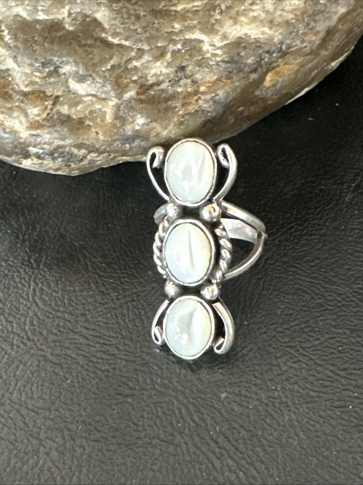 Womens White MOP Cluster Navajo Sterling Silver Ring Size 6 18888