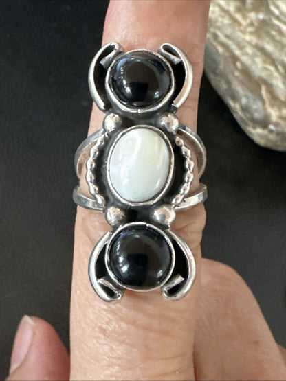 Womens Black Onyx White MOP Cluster Navajo Sterling Silver Ring Size 6 18887