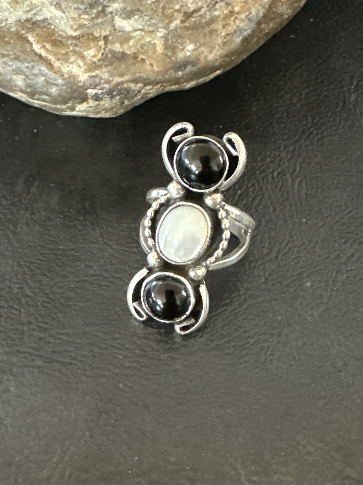 Womens Black Onyx White MOP Cluster Navajo Sterling Silver Ring Size 6 18887