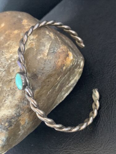 Handmade Women's Sterling Silver Blue Kingman Turquoise Cuff Wire Bracelet | 13115