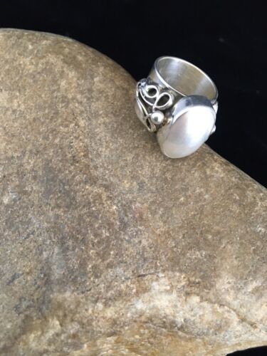 Southwestern Navajo White Mabe Pearl Ring | Sterling Silver | Sz 8 | Authentic Native American Handmade | 01722