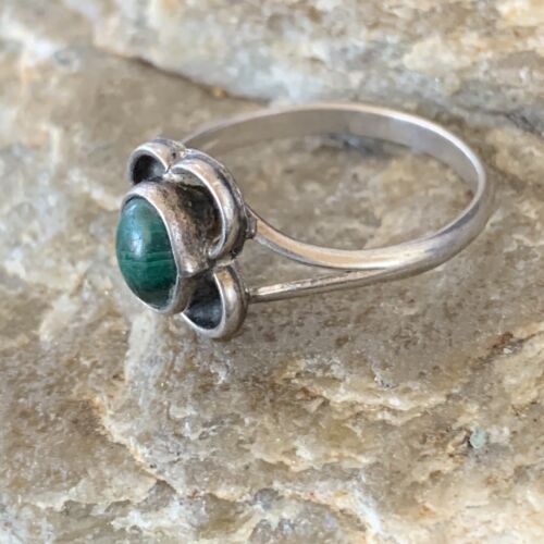 Southwestern Old Pawn Navajo Green Malachite Ring | Sterling Silver | Sz 7 | 10874