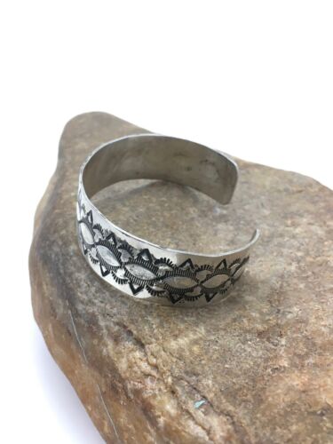 Native American Navajo Old Pawn Bracelet | Sterling Silver | Sz 5.75 | 1027
