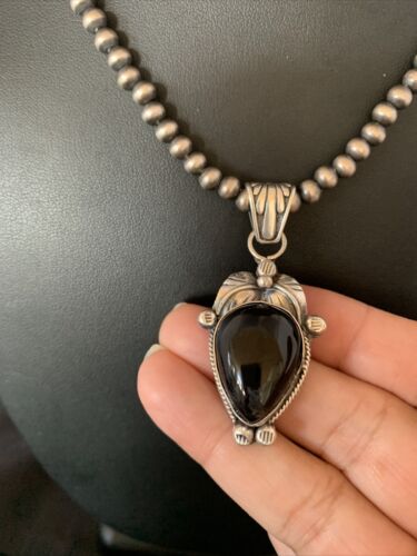 Native American Men's Navajo Pearls Necklace with Black Onyx Pendant | Sterling Silver | 13100 - Masha USA