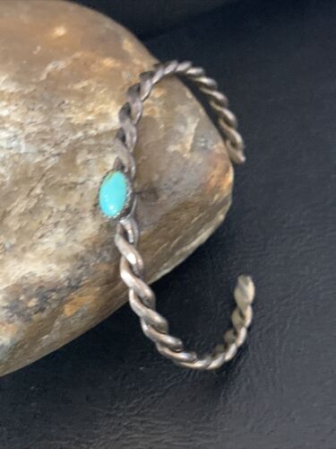 Handmade Women's Sterling Silver Blue Kingman Turquoise Cuff Wire Bracelet | 13115