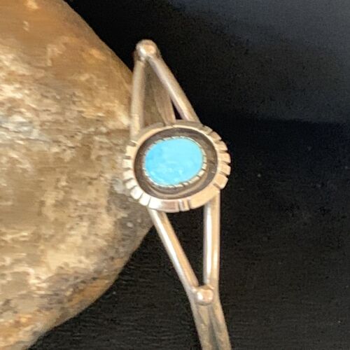 Handmade Women's Sterling Silver Blue Kingman Turquoise Cuff Wire Bracelet | 12878