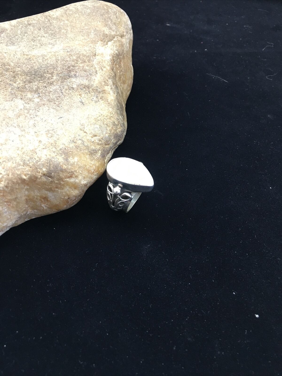 Navajo Women's White Mother of Pearl Ring | Sterling Silver | Sz 8 | Authentic Native American Handmade | 1718