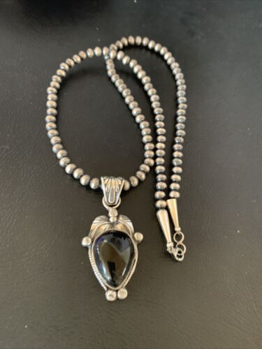 Native American Men's Navajo Pearls Necklace with Black Onyx Pendant | Sterling Silver | 13100 - Masha USA