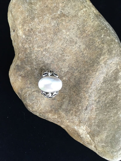 Southwestern Navajo White Mabe Pearl Ring | Sterling Silver | Sz 8 | Authentic Native American Handmade | 1720
