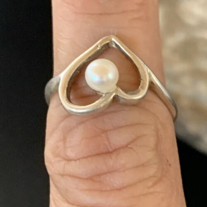 Navajo Old Pawn White Pearl Heart Ring | Sterling Silver | Sz 7 | Authentic Native American Handmade | 13177
