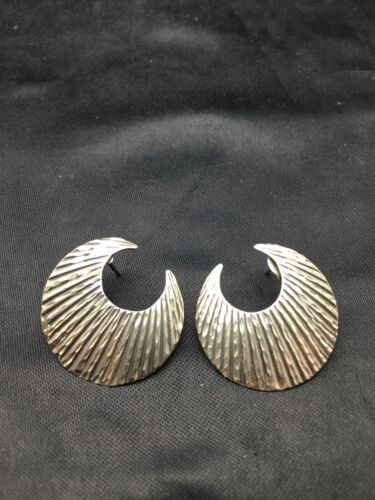 Native American Navajo Crescent Earrings | Sterling Silver | 1" | 4487 - Masha USA
